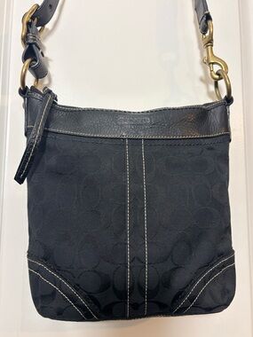 Coach Signature Gallery East West Crossbody / Shoulder Bag | Style 10402